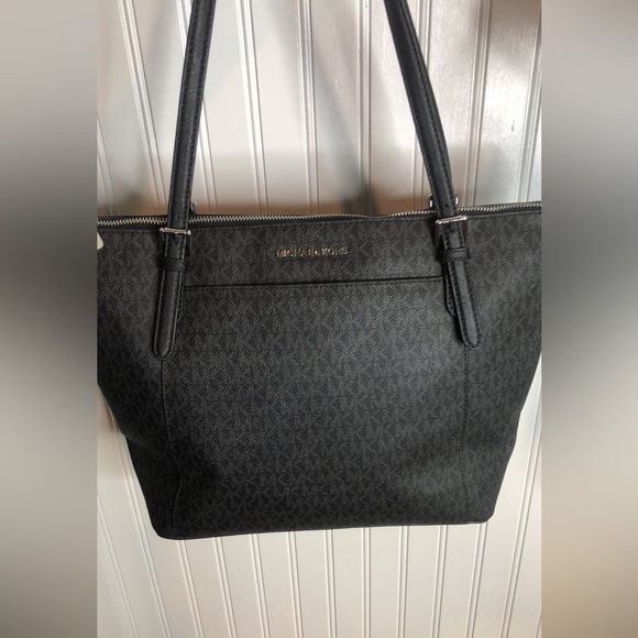 MICHAEL KORS Black Monogram Coated Canvas and Leather Shoulder Bag - Picture 14 of 17